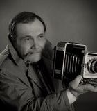 retro-photographer-27308574